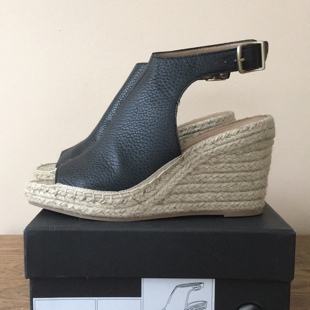 NWT Banana Republic peep toe wedge